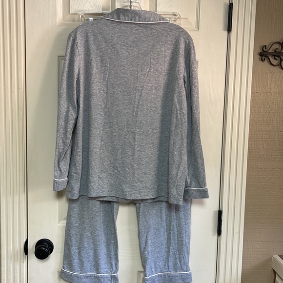 Matt Viggo size medium 2 piece pajama set. Gray with white trim Great condition - Picture 6 of 8